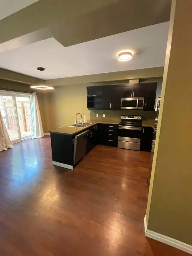 Townhouse For Rent (Masonville Mall Area) - 3 Bed / 3.5 Bath - Photo 4