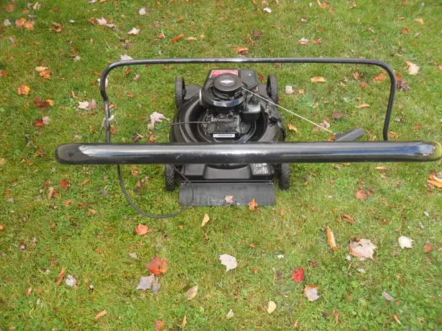 Lawnmower - Photo 2