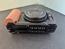 Sony ZV-1 20.1mp 4K Digitla Vlogging Camera w/smallRig - Photo 6