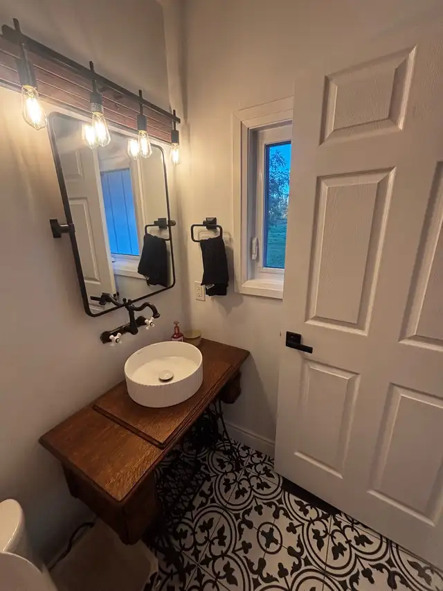 Fully Furnised, single person room available for rent in Omemee - Photo 9