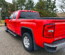 2017 GMC SLE 4X4 Excellent shape 6.5ft lined box. - Photo 4