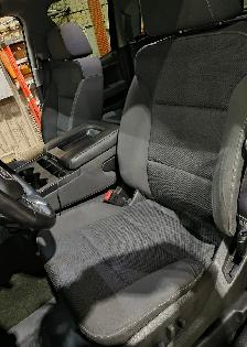 2017 GMC SLE 4X4 Excellent shape 6.5ft lined box. - Photo 10