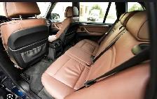 Private driver Ottawa to Montreal airport ride delivery pickup - Photo 2