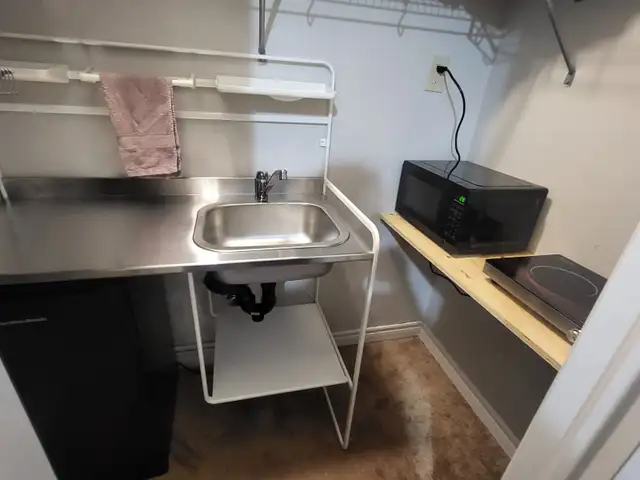 1 Bed / 1 Parking apartment - Brampton North - Available May 1st - Photo 5