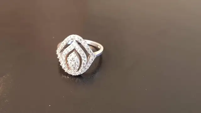 Laval,bague argent et zircons,achetée en Europe , gr.7.5,
