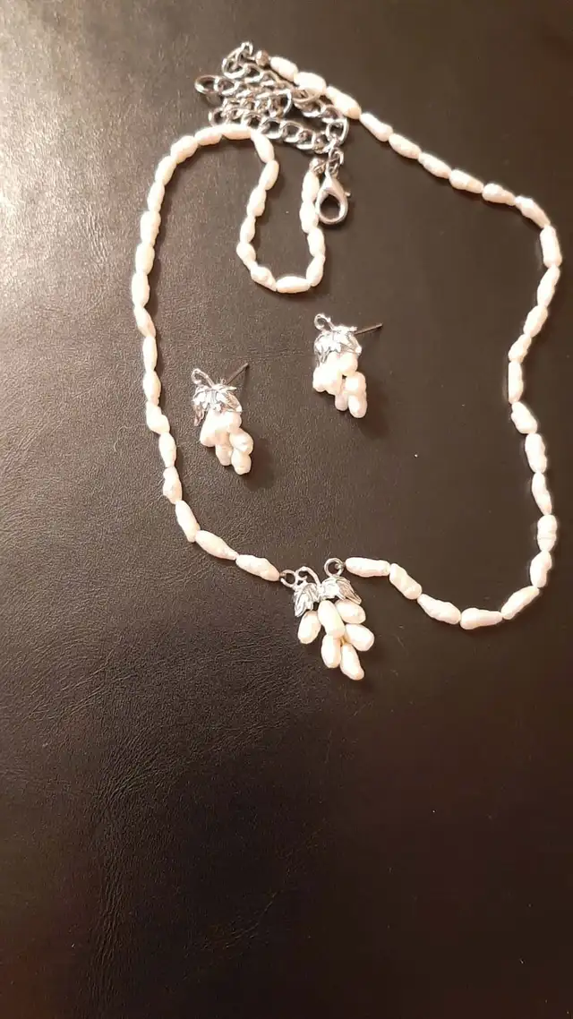 Laval,collier 16po.,boucles d'oreilles,perles d'eau douce