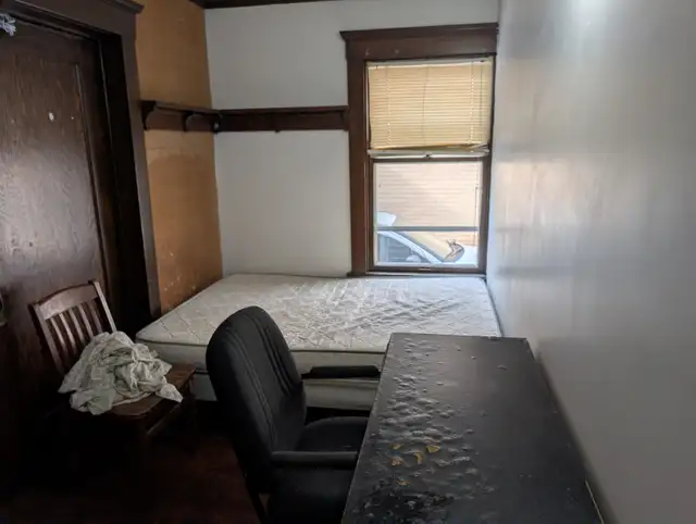 student room for rent(new painted)-close to university and river - Photo 2