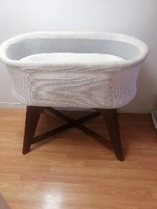 Baby bassinet White with wooden legs