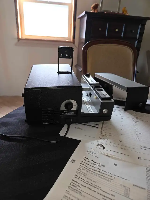 PROJECTEUR A DIAPOSITIVE