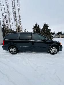 2014 - Chrysler Town & Country Touring Edition - Photo 4