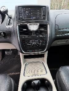 2014 - Chrysler Town & Country Touring Edition - Photo 8