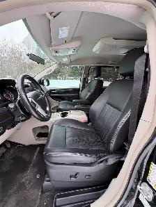 2014 - Chrysler Town & Country Touring Edition - Photo 9