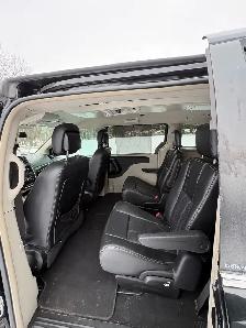 2014 - Chrysler Town & Country Touring Edition - Photo 10