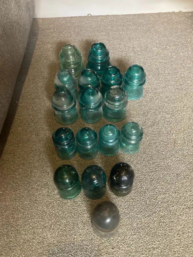 antique glass insulators - Photo 4