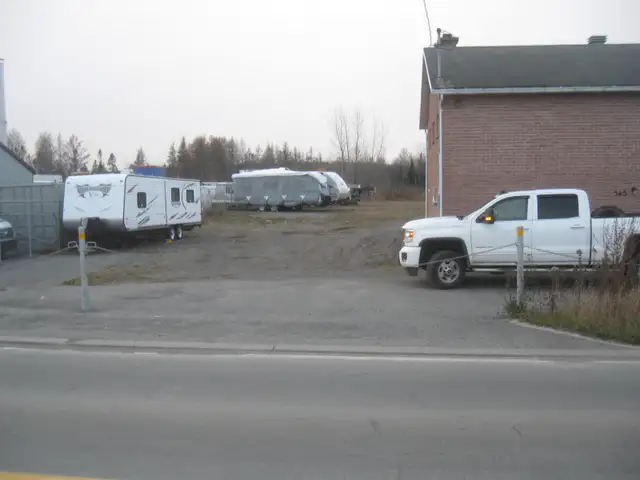 entreposage et location d'espace pour roulotte - Photo 3