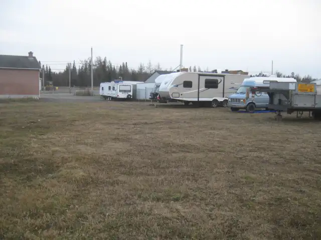 entreposage et location d'espace pour roulotte - Photo 4