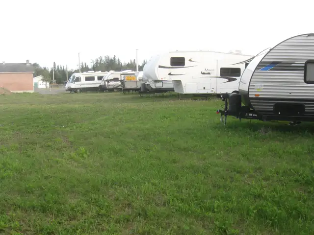 entreposage et location d'espace pour roulotte - Photo 5