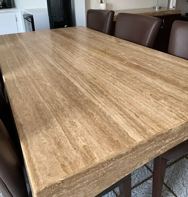 Table en marbre avec buffet