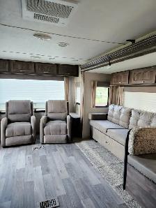 Forest River Holiday Trailer - Photo 4