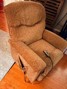 Lazy Boy Recliner - Like New Condition - Photo 2