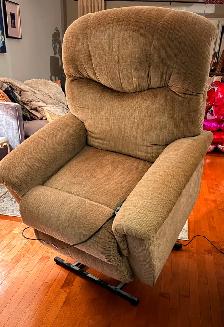 Lazy Boy Recliner - Like New Condition - Photo 3