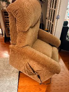 Lazy Boy Recliner - Like New Condition - Photo 4