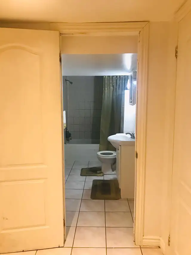 Two Bedroom basement for rent Toronto - Photo 7