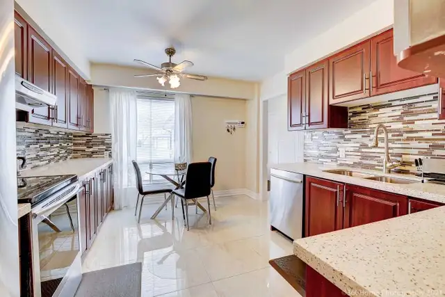 4 Bedroom Luxury House For Rent in Scarborough - April 1 - Photo 10