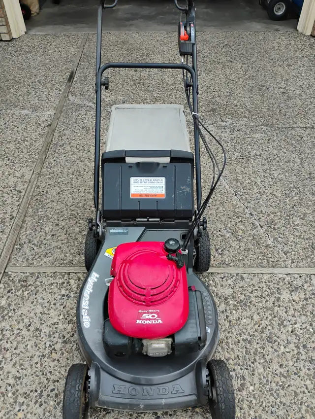 Honda HR215 Self propelled lawnmower