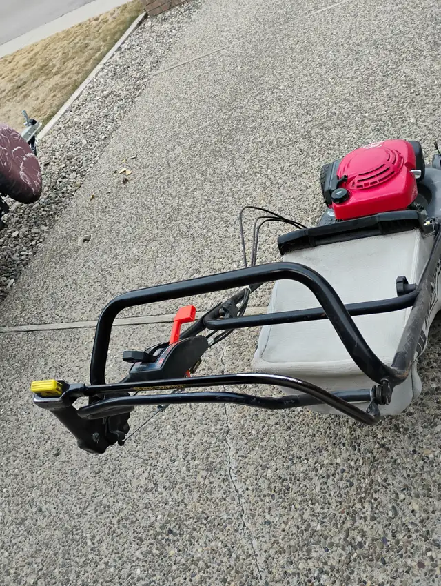 Honda HR215 Self propelled lawnmower - Photo 4