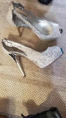 Silver - Gorgeous Ladies 4' High Heels - Size 5M  'Guess'