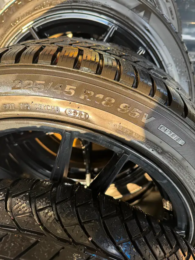 225/45/18 Kuhmo Winteraft Snow Wheels - Photo 3