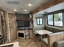 Description 2022 SolAire Ultra Lite 294DBKS