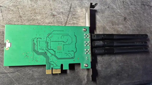 D-LINK PCIe WI-FI ADAPTER – TRIPLE ANTENNA – TESTED – $20 - Photo 3