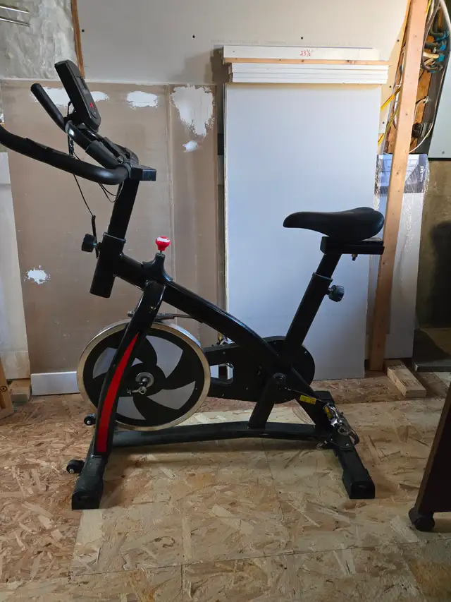 Exercise Bike / Vélo stationnaire