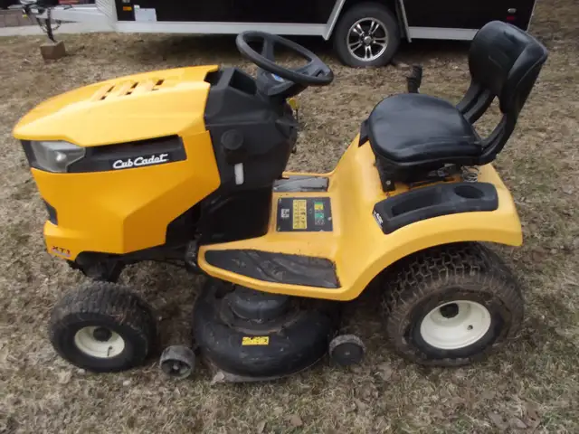 Cub Cadet XT1 LT Riding Lawn Mower - Photo 3