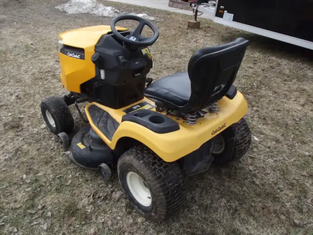 Cub Cadet XT1 LT Riding Lawn Mower - Photo 4