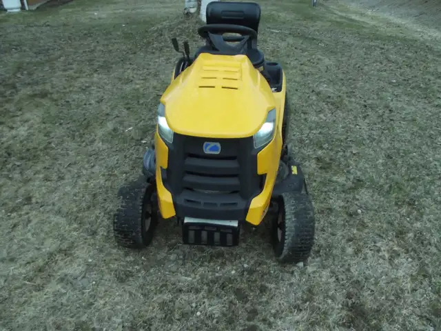 Cub Cadet XT1 LT Riding Lawn Mower - Photo 6