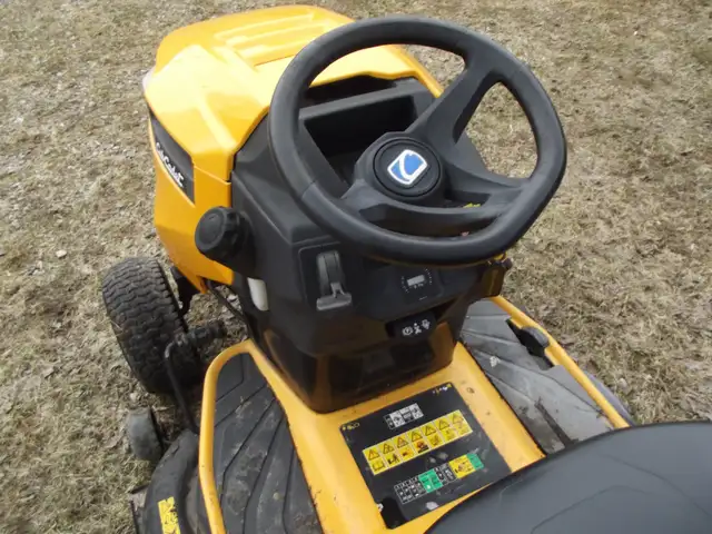 Cub Cadet XT1 LT Riding Lawn Mower - Photo 7
