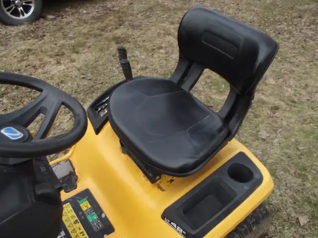 Cub Cadet XT1 LT Riding Lawn Mower - Photo 8