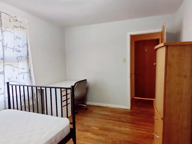 All Inclusive Large Private Bedroom near Carleton & Algonquin - Photo 2