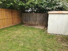 Beautiful room for rent in three room unit - Photo 2