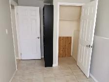 Beautiful room for rent in three room unit - Photo 9