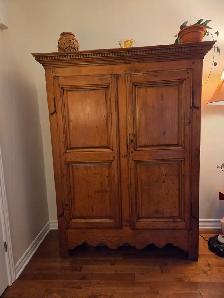 Armoire antique québécoise