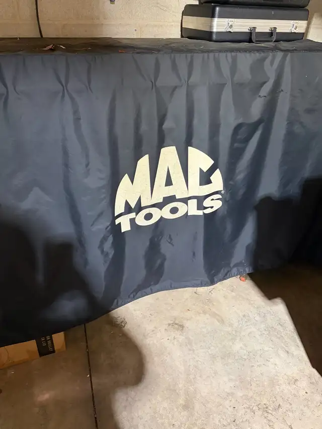 Maximizer Black zip up tool box cover