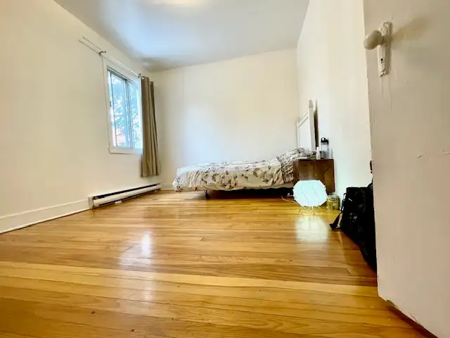 Large 6 ½ Unit near Snowdon Metro available on July 1