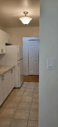 Gorgeous Two Bedroom Apartment Available  May 1st - Photo 2