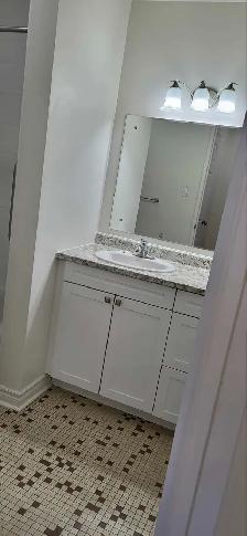 Gorgeous Two Bedroom Apartment Available  May 1st - Photo 9