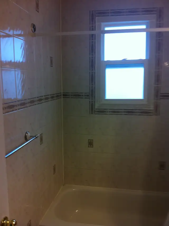 -= AVAILABLE NOW! 2 bedroom apt w/ balcony & Parking=- - Photo 5