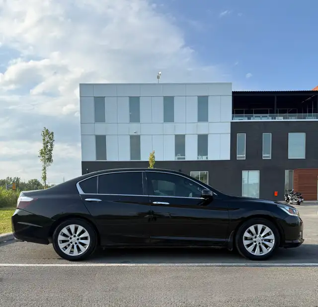 2015 Honda Accord EX-L - Photo 2